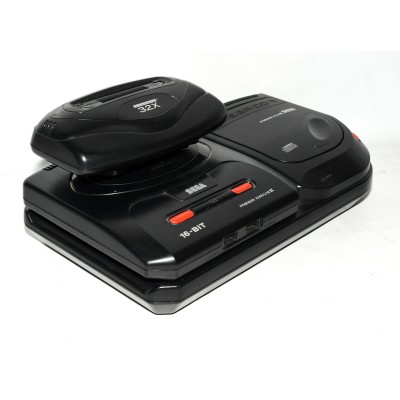 CONSOLA SEGA MEGA CD CON 3 MANDOS CONSOLA SEGA MEGA CD CON 3 MANDOS