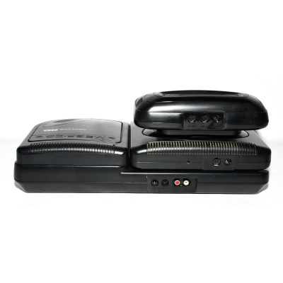 CONSOLA SEGA MEGA CD CON 3 MANDOS CONSOLA SEGA MEGA CD CON 3 MANDOS